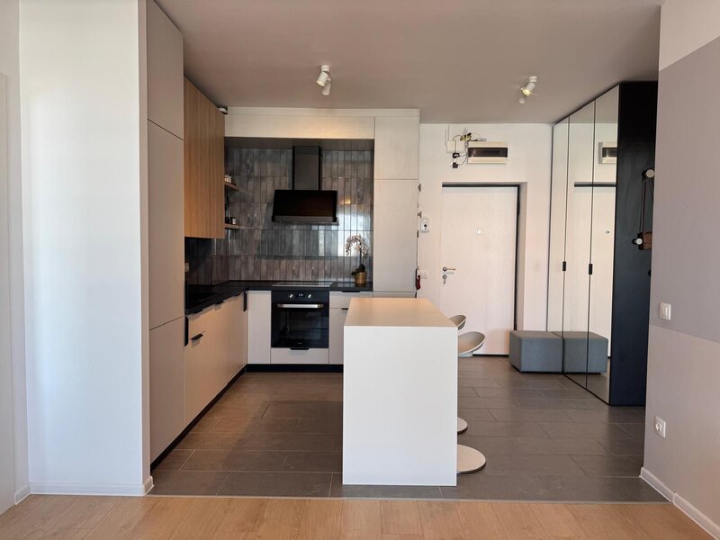Vand ap 3 camere, complex Atria Urban Resort, se preda la cheie
